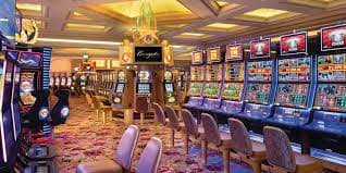 Bàn Live Casino 888p phát trực tiếp với dealer chuyên nghiệp trong phòng HD